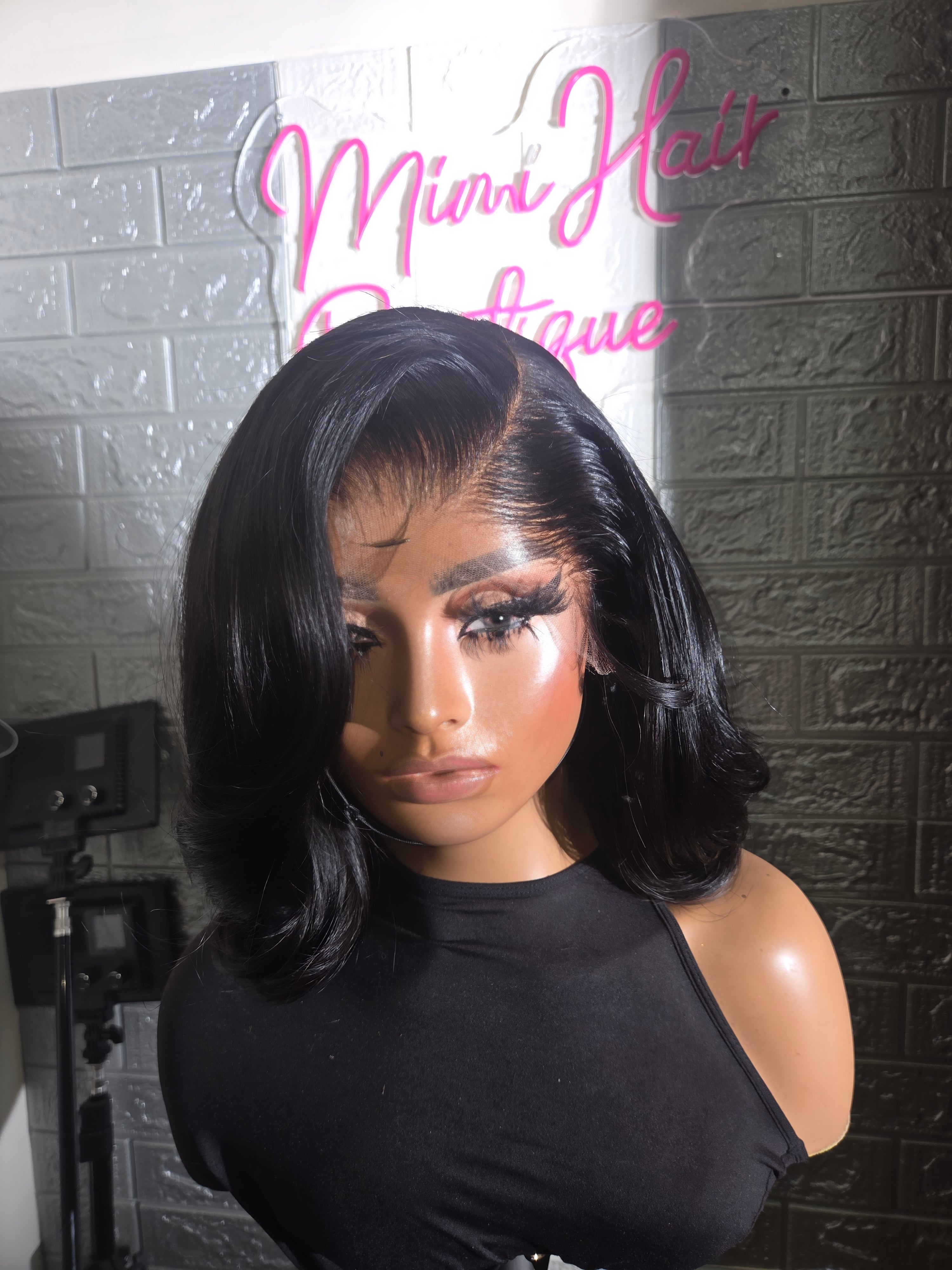 Anika (XOXO Luxe) - 14in Soft Black Layered Bob