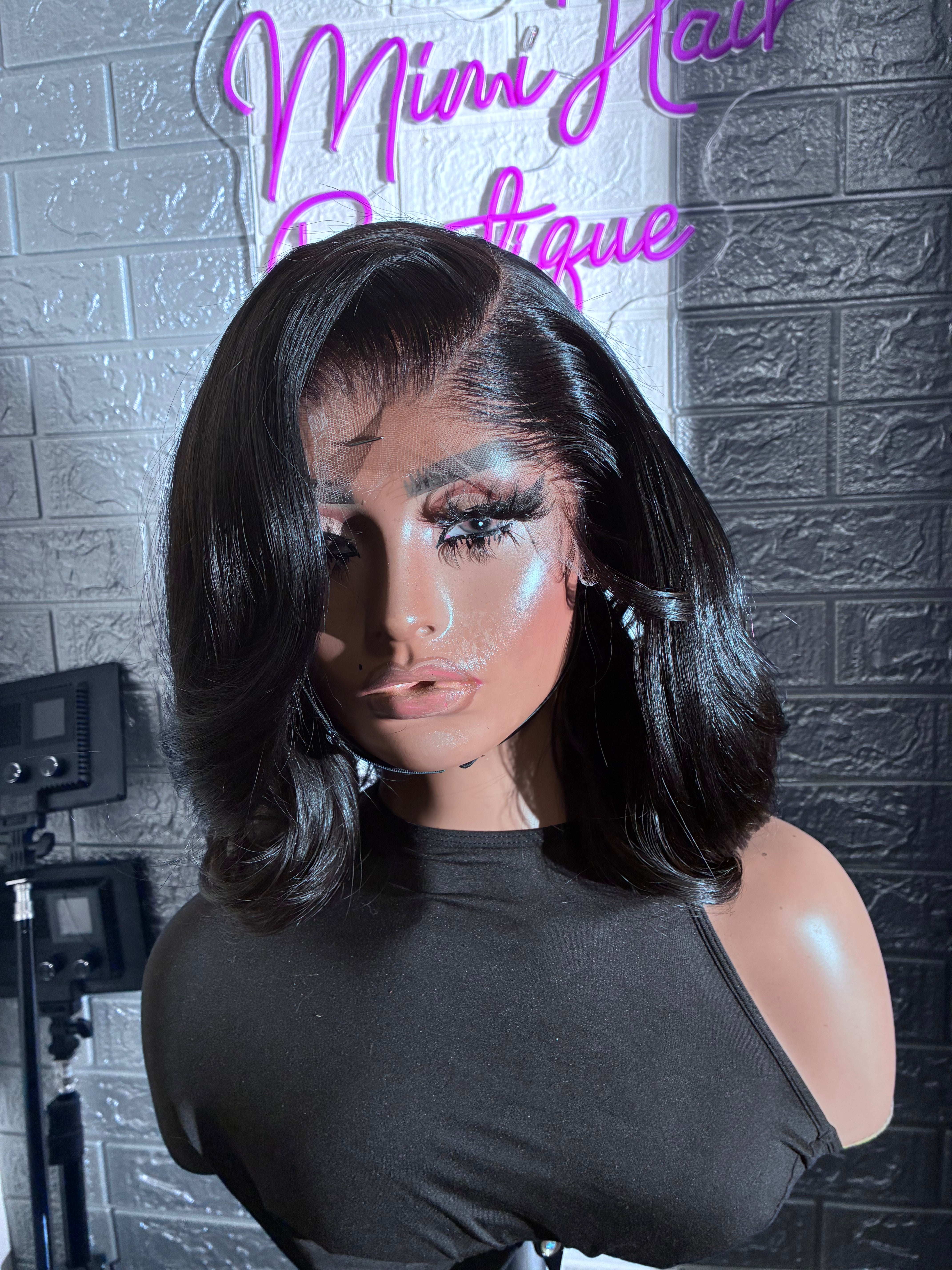 Anika (XOXO Luxe) - 14in Soft Black Layered Bob